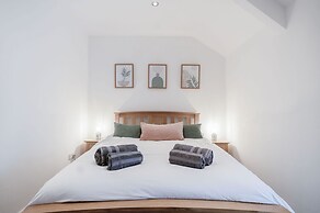 Flat 2 - 2 Bedroom Apartment - Tenby