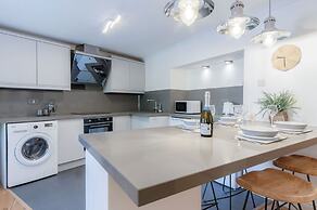 Flat 2 - 2 Bedroom Apartment - Tenby