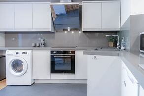 Flat 2 - 2 Bedroom Apartment - Tenby