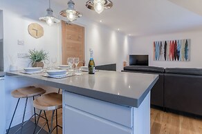 Flat 2 - 2 Bedroom Apartment - Tenby