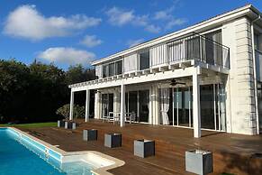 Gorgeous Mansion by Caesarea's Greatest Beach-hosted by Sweetstay