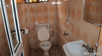 Townhall Hotel & Suites