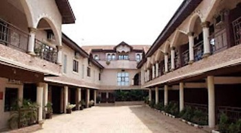 Townhall Hotel & Suites