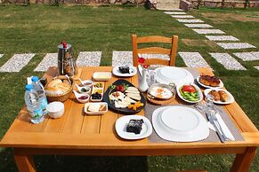 Tinos Otel & Bağ Evi (+12 Yaş)