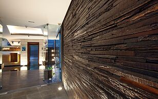 Miers Kuningan ARTOTEL Curated