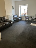 Immaculate 2-bed Apartment in Bury