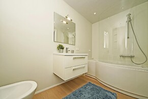 Bristol Exclusive 2 5 by Wonderful Italy