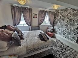 Stunning 2-bed House in Macclesfield Cheshire