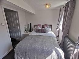Stunning 2-bed House in Macclesfield Cheshire