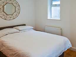 Immaculate 2-bed Bungalow in Weybridge