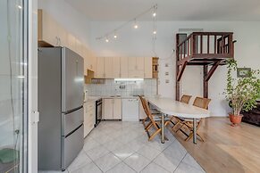 Spacious Apartment w Three Balconies and Parking