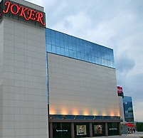 Spacious Apartment w Three Balconies and Parking