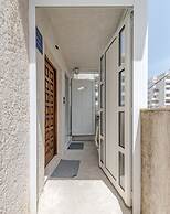 Spacious Apartment w Three Balconies and Parking