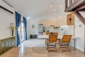 Spacious Apartment w Three Balconies and Parking