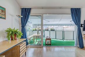 Spacious Apartment w Three Balconies and Parking