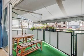 Spacious Apartment w Three Balconies and Parking