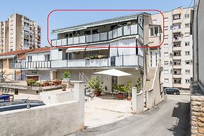 Spacious Apartment w Three Balconies and Parking