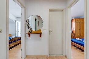 Spacious Apartment w Three Balconies and Parking