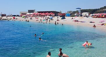 Spacious Apartment w Three Balconies and Parking