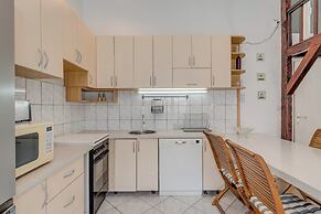 Spacious Apartment w Three Balconies and Parking