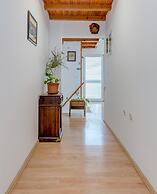 Spacious Apartment w Three Balconies and Parking