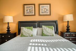 Vista Cay Luxury Lakeview 3 Bedroom Condo 3087