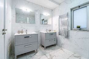 Villa Veneza by Hellovacations