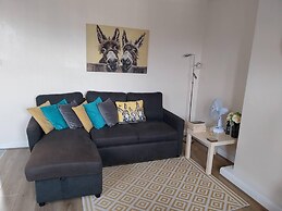 Leeds Cute 1 bed Apt, Garden, Free Wifi & Parking