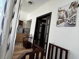 Opera Apartment Sleeps 4 With Patio
