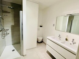 Luxury 3 bedrooms- Terrace and Parking