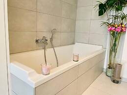 Luxury 3 bedrooms- Terrace and Parking