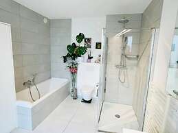 Luxury 3 bedrooms- Terrace and Parking