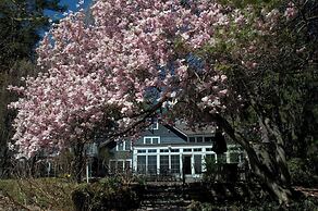 Buttermilk Falls Inn