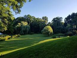 Buttermilk Falls Inn