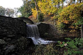 Buttermilk Falls Inn