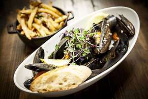 Buttermilk Falls Inn