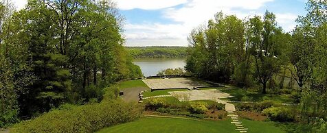 Buttermilk Falls Inn