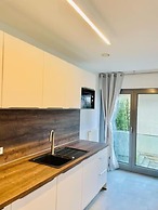 2 Bedrooms Flat in Center with Parking