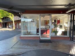 Banfield Studios By OYO Portland OR
