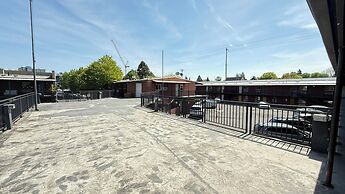 Banfield Studios By OYO Portland OR