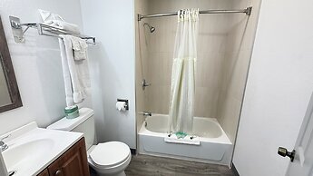 Banfield Studios By OYO Portland OR