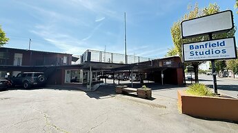 Banfield Studios By OYO Portland OR