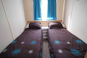 Pets go Free Family 3 Bed Caravan With Decking