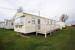 Pets go Free Family 3 Bed Caravan With Decking