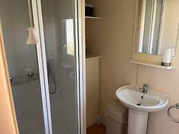 Pets go Free Family 3 Bed Caravan With Decking