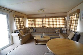 Pets go Free Family 3 Bed Caravan With Decking