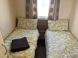 Super 3 Bedroom Pet Friendly Caravan With Decking