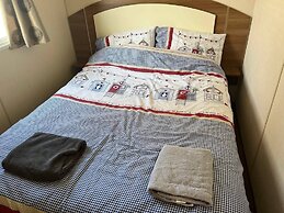 Super 3 Bedroom Pet Friendly Caravan With Decking