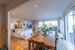 Oriwa Villa Oneroa near Mudbrick