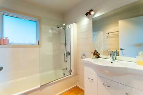 Oriwa Villa Oneroa near Mudbrick